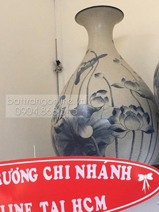 Bình trang trí dáng tỳ bà, vẽ hoa sen