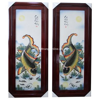 Tranh sứ cá chép trông trăng - đắp nổi - khung liền - cao 120cm rộng 52cm